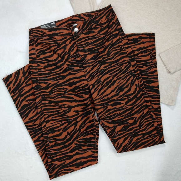 H&M Pants - ⬇️H&M Zebra Print Super Skinny Ankle Jeans
